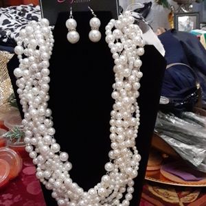 Paparazzi Zi Collection pearl necklace